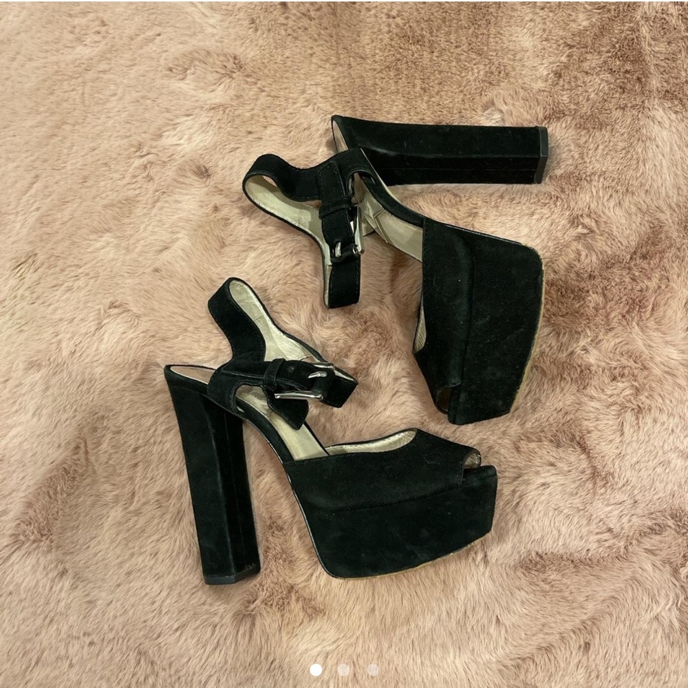 Michael Kors Black Suede Pump, Size 5.5, Sexy and Comfortable!